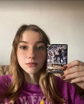 Zoe Moore photo 3