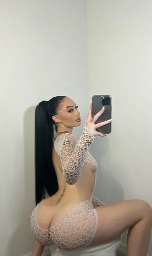 Auhneesh nicole