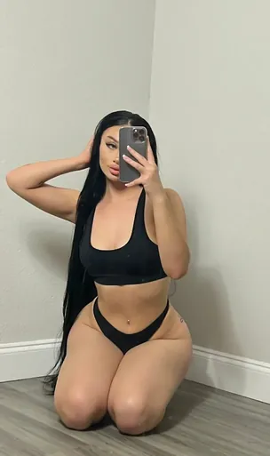 Auhneesh Nicole photo 1