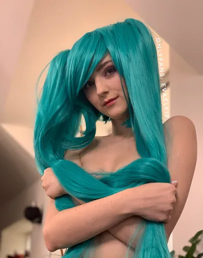Eva Elfie
