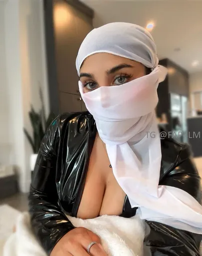 Zina Hadid photo 1