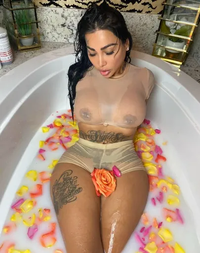 Brittanya Razavi photo 4
