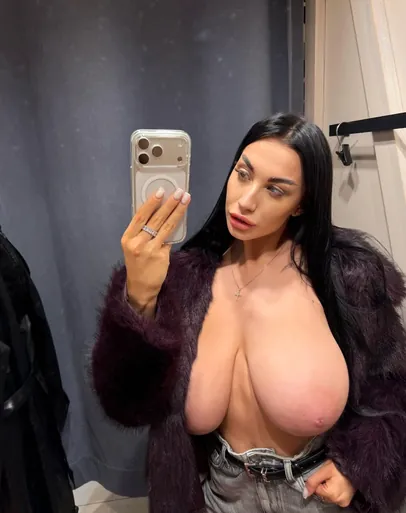 Busty_emma