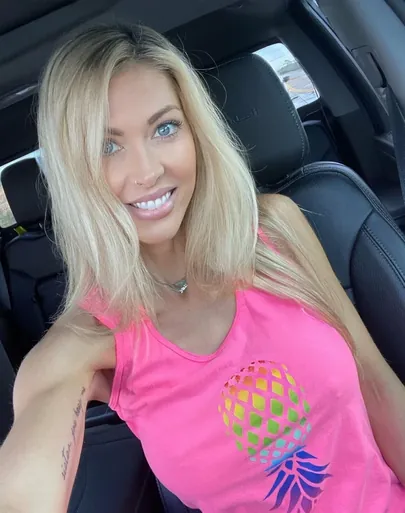 Holly Hotwife photo 2