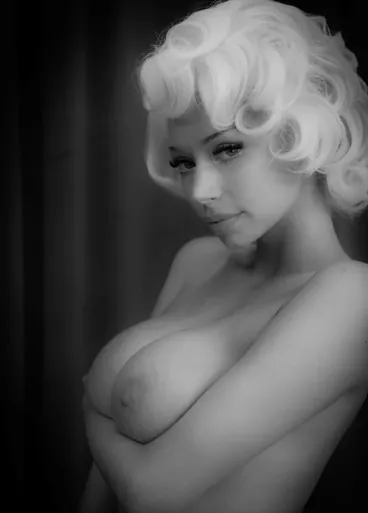 Pinup Pixie photo 2