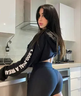Valerie Kay photo 3